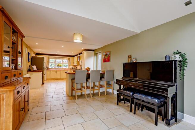 8428151-interior18-800.jpg