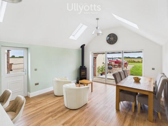 4 bed Detached for sale Image 5