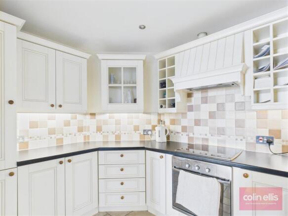 2 bed Flat for sale Image 5
