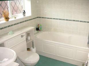 RE-FITTED FAMILY BATHROOM
