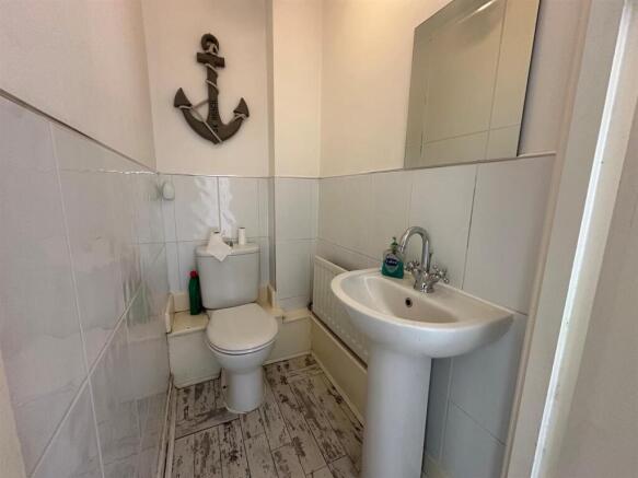 2 bed Apartment to rent Image 9