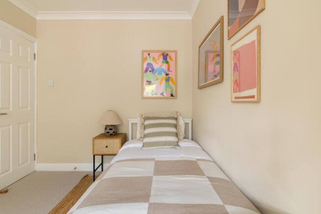 12 Lyndhurst Ave-32