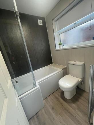 4 bed House to rent Image 4
