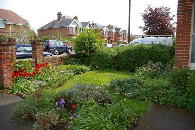 FRONT GARDEN