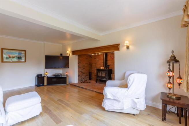 8474313-interior06v2.jpg