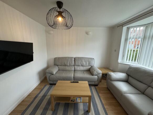 1 bed House Share to rent Image 5