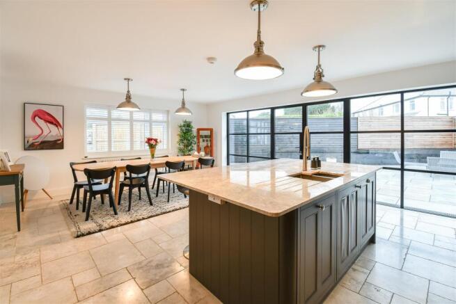 Kitchen / Dining Area