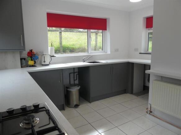 2 bed Detached Bungalow to rent Image 4