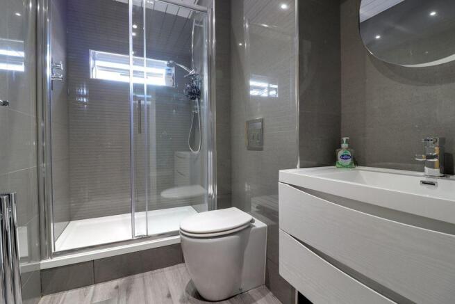 Ensuite to Bed 1