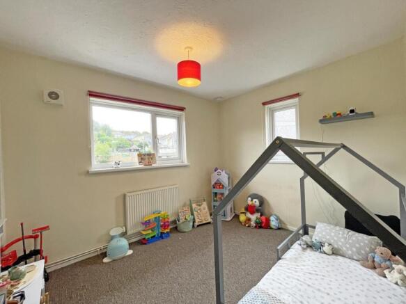 Hawkinge Gardens 102 Bed 2...jpg