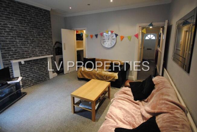 4 bed Terraced to rent Image 5