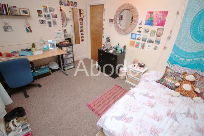 5 bed House to rent Image 12