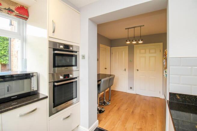 4 bed Detached for sale Image 4