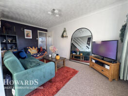 47, Hogarth Close, Bradwell NR31 9QZ