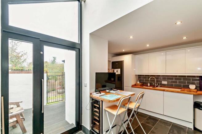 kitchen (2).jpg