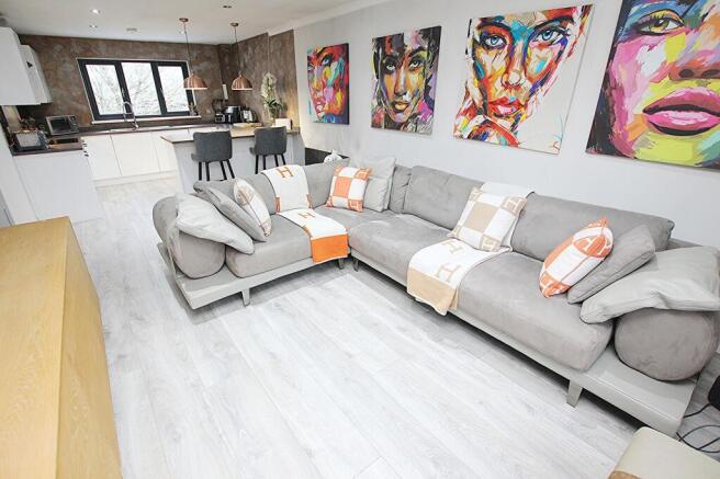 Lounge/Kitchen