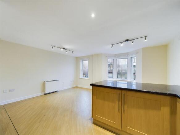 2 bed Apartment for sale Image 7