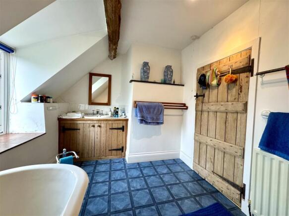 FAMILY BATHROOM