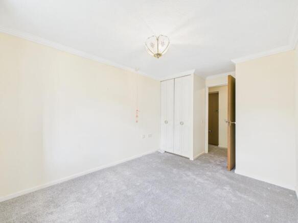 Neal Close, Northwood, HA6 photo 4