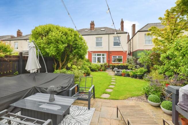 4 bed Semi-Detached for sale Image 9
