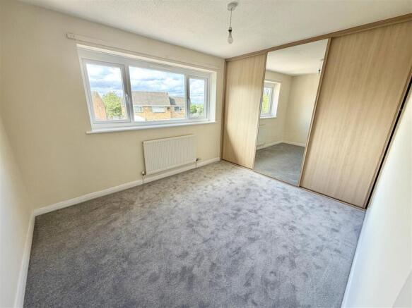 2 bed Semi-Detached to rent Image 8