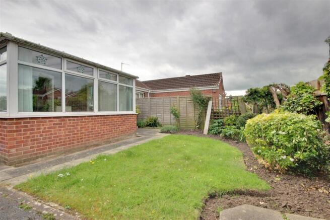 2 bed Semi-Detached Bungalow for sale Image 12