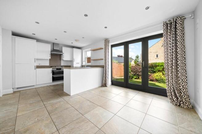 4 bed Semi-Detached for sale Image 4