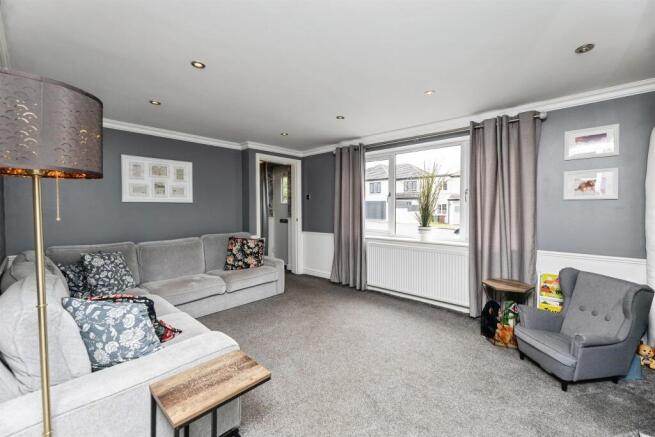 3 bed Semi-Detached for sale Image 3