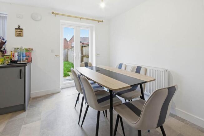 4 bed Semi-Detached for sale Image 11