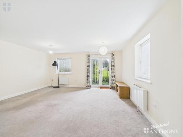 CAM03218G0-PR0619-STILL020