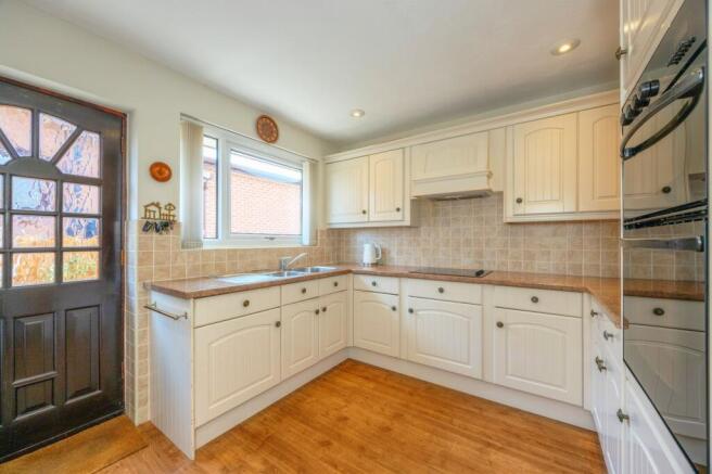 3 bed Detached Bungalow for sale Image 11