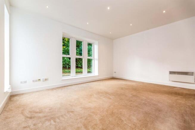 2 bed Apartment to rent Image 6