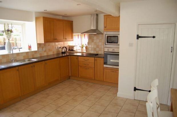 KITCHEN/BREAKFAST ROOM