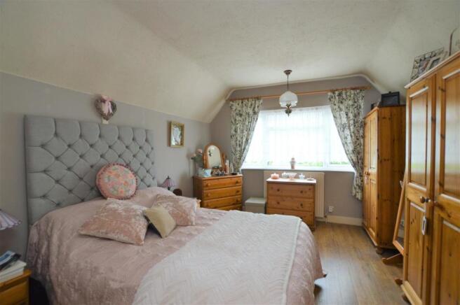 362 Wellington Road South bed 1.JPG