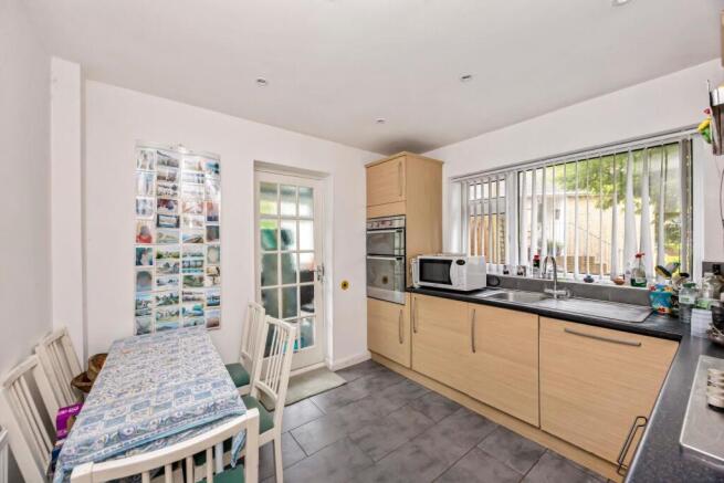 Gleton Avenue 56 Kitchen 2.jpeg