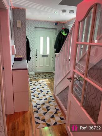 4 bed Semi-Detached for sale Image 11