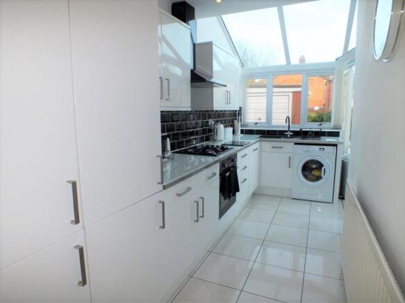 KITCHEN/ CONSERVATORY