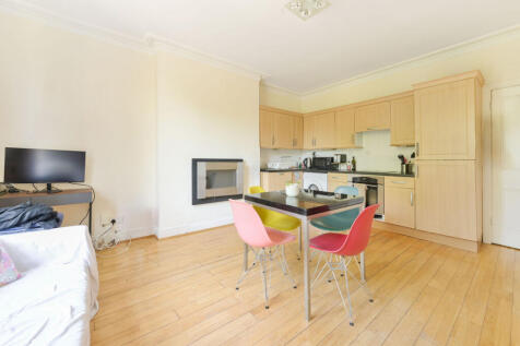 Grove Park Gardens, Grove Park, London, W4