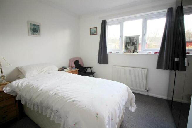 bed1.jpg