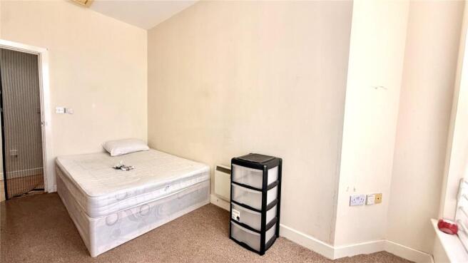 1 bed Apartment to rent Image 6
