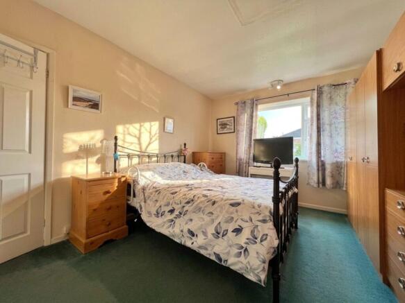 2 bed Semi-Detached Bungalow for sale Image 7