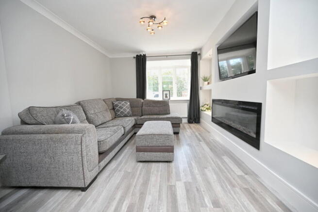 4 bed Detached for sale Image 4