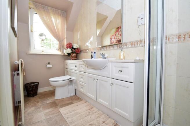 Lind House, Darrington (42)Ensuite