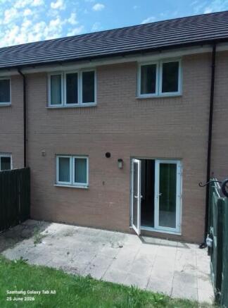 3 bed Town House to rent Image 12