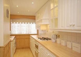 Kitchen / Diner (Reverse Angle)