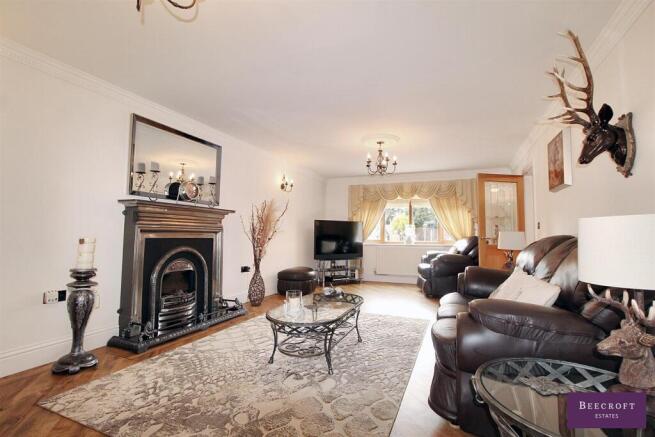 4 bed Detached for sale Image 11