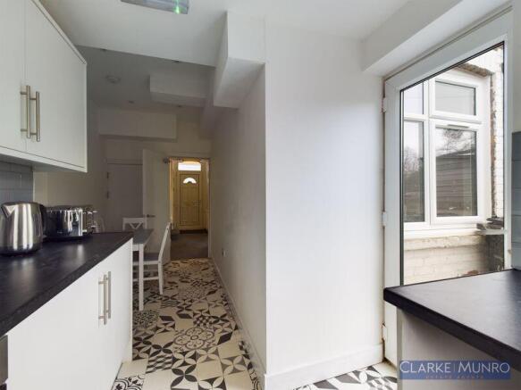 1 bed House Share to rent Image 5