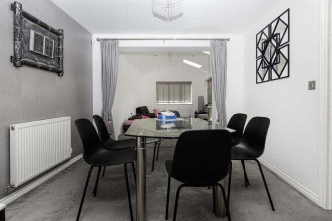 4 bed Detached for sale Image 12