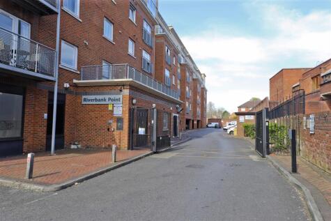 High Street, Uxbridge, UB8