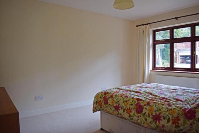 31 High House Drive, bed 2.jpg